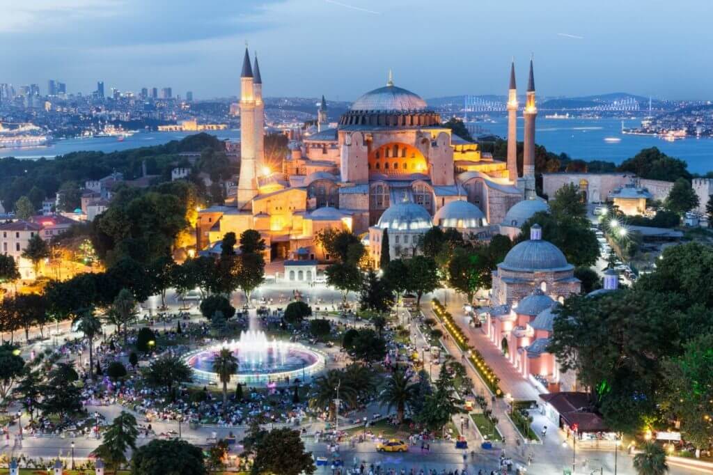 Chờ chuyển chuyến bay ở phi trường Blue-Mosque-Istanbul-1024x682