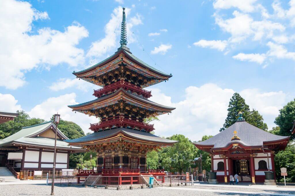 Chờ chuyển chuyến bay ở phi trường Narita-san-Shinsho-ji-temple-1024x680