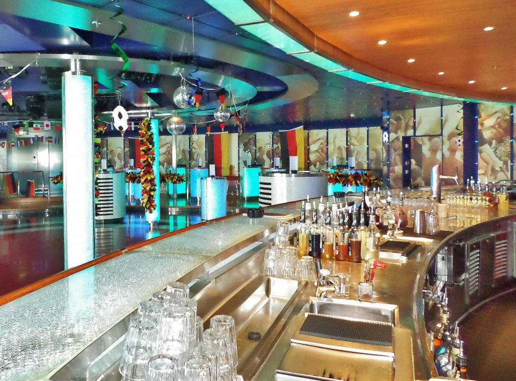 cruise ship bar utility pay